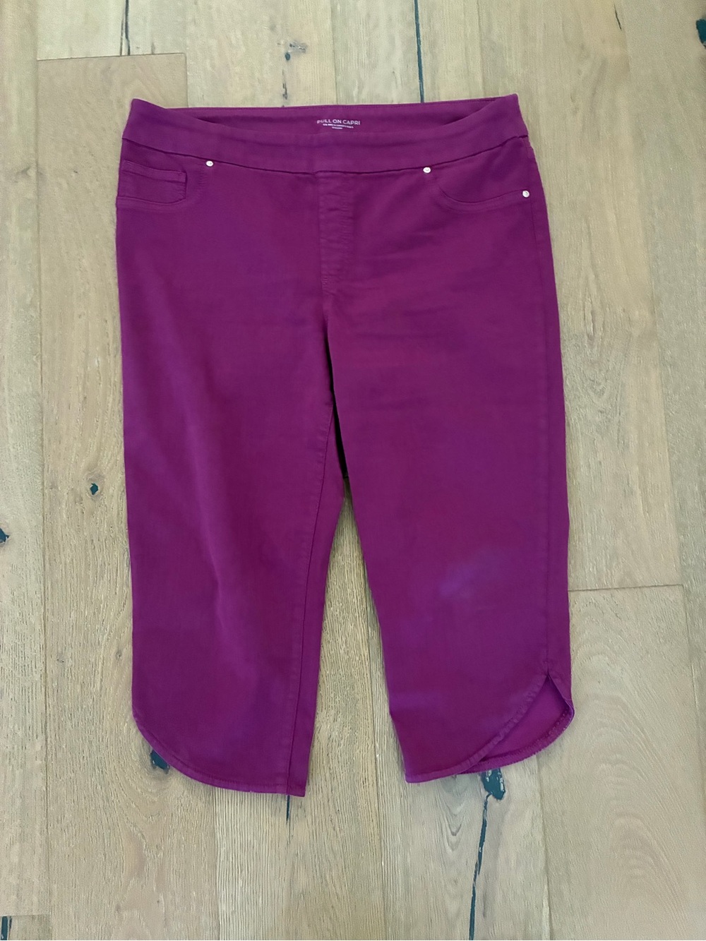 Chico's Raspberry Magenta Pull-On Capri Pants